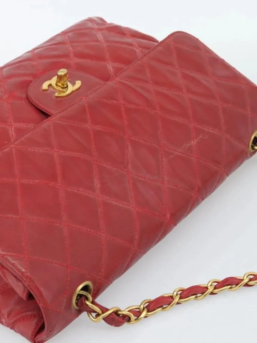 CHANEL brand	chanel color	red
